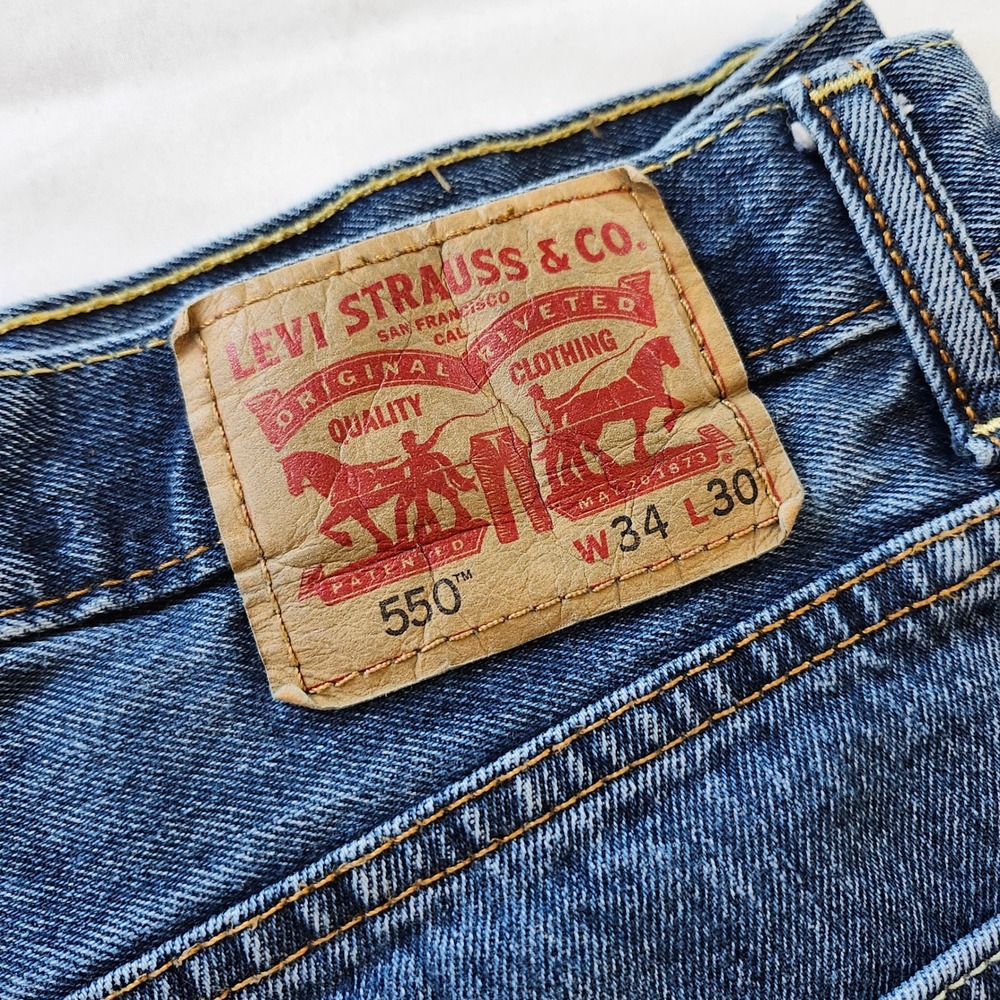 Levis 550 Relaxed Fit Tapered Leg Jeans Mens 34x30 Medium Wash Blue Zip Fly - Picture 4 of 8